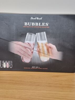 Final Touch Clear Set of 4 Champagne Glasses NIB Conundrum